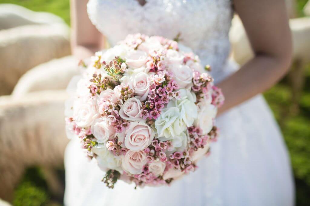 Tips For Choosing A Bridal Bouquet To Match Your Wedding Dress